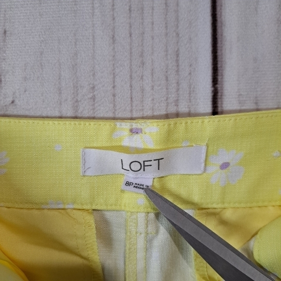 LOFT The Riviera Short Yellow With Flowers Size 8P - Picture 5 of 12